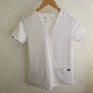 FIGS Casma Three-Pocket scrub top